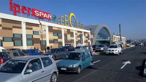 Tenta Di Rubare In Un Negozio Del Centro Commerciale Le Bolle Ladro