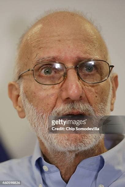 Cuba Releases Alan Gross Held In Prison For 5 Years Photos And Premium High Res Pictures Getty