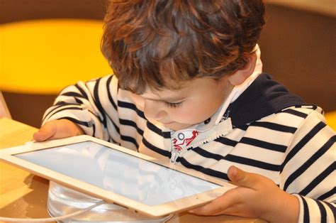 Safer Internet Day bambini italiani sempre più connessi ma poco