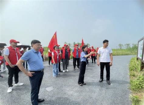 岳阳楼区人大常委会机关党总支开展“牢记总书记嘱托 守护一江碧水”主题党日暨新时代文明实践志愿服务活动