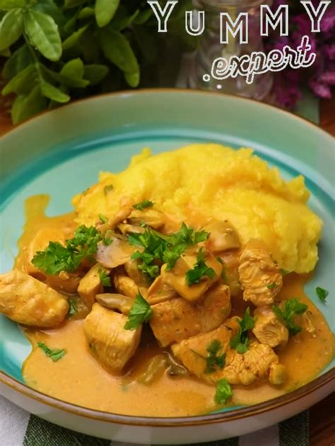 Chicken And Mushroom Stew Easy Saucy And Delicious Tocan De Pui