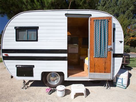 5 Vintage Campers For Sale Right Now Camper Trailer For Sale Travel