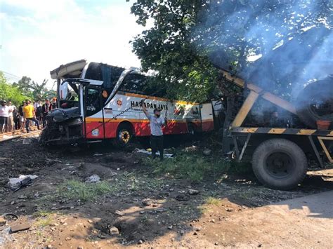 Bus Wisata Tertabrak Kereta Di Tulungagung Orang Meninggal Dunia