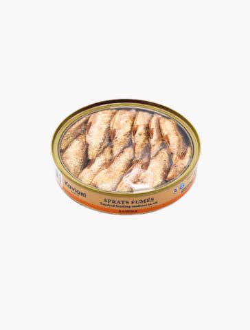 Sprats Et Sea Urchin Coral Prepare A Gourmet Seafood Aperitif