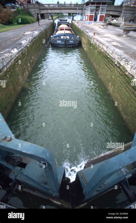 St quentin canal hi-res stock photography and images - Alamy