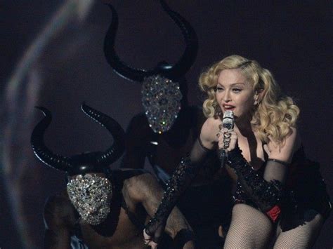 Video Madonna Falls Off Stage During 2015 Brit Awards Performance Breitbart