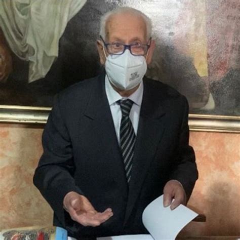 Medico Foggiano 88enne Studia Per Prendere La 14esima Laurea Gazzetta