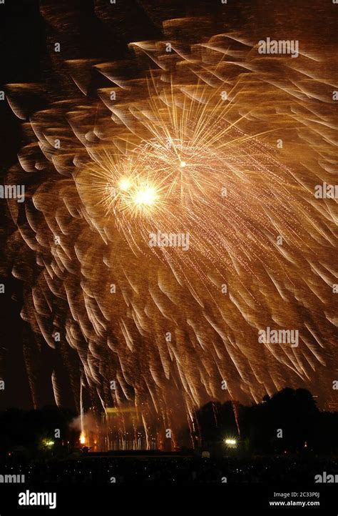 Fireworks over Lincoln Memorial Stock Photo - Alamy