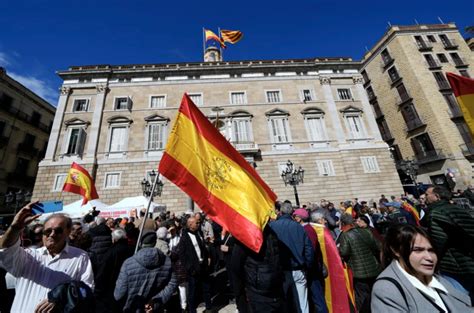 Miles De Personas Se Manifiestan Contra Pedro Sánchez Y Contra La