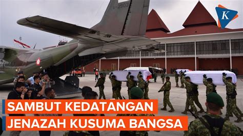 Panglima Tni Sambut Kedatangan Jenazah Prajurit Tni Yang Gugur Di Papua