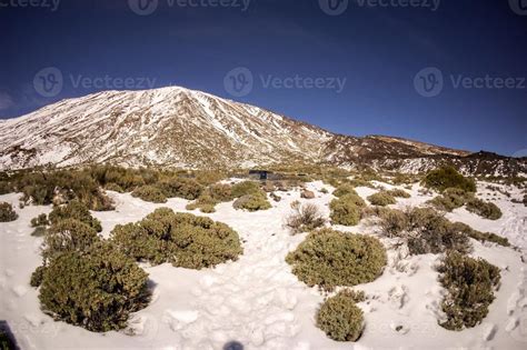 Snowy mountain view 15748646 Stock Photo at Vecteezy