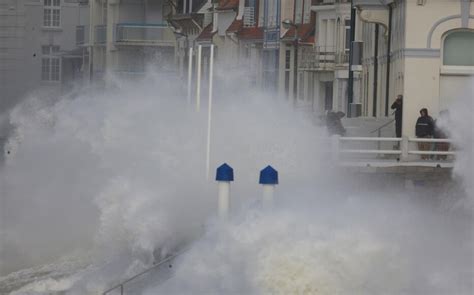 Vents violents quatre départements du nord de la France à nouveau en