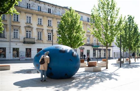 Warszawa Gigantyczne Jajo Ozdobi O Centrum Stolicy Przy Do Niego