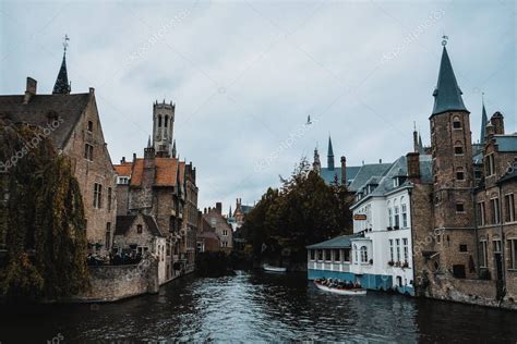 Brujas B Lgica Octubre Barco Lleno De Turistas En Una Visita