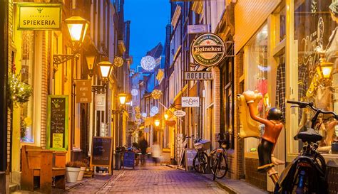 Shoppen in Leiden Grachten Gassen und ein der schöner Markt Holland