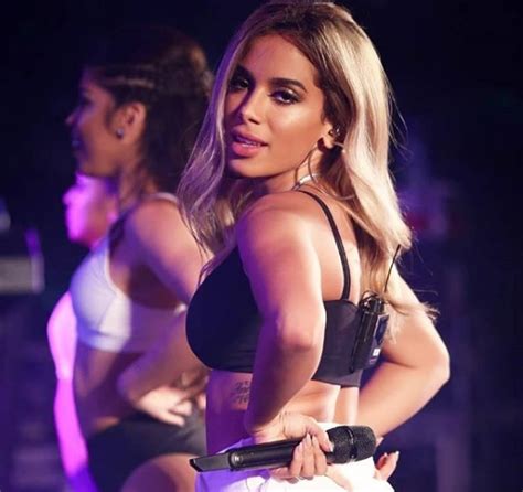 Anitta Posa Bolsa Car Ssima E Deixa F S Chocados O Valor Tv Foco