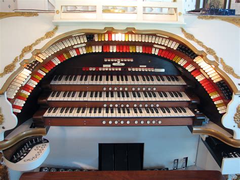 Largest wurlitzer organ - moverspassa