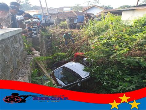 Akibat Kurang Hati Hati Mobil Agya Terperosok Ke Sungai Di Ciawi Sergap