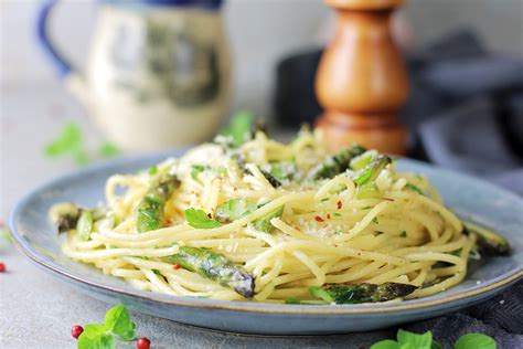 Spaghetti Ze Szparagami W Ma Lanym Sosie Przyslijprzepis Pl