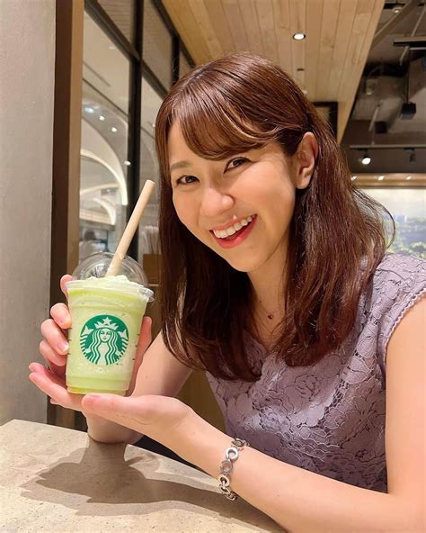 荒木優里さんのインスタグラム写真 荒木優里instagram「 先日飲んだメロンのフラペチーノは最高だったな😊🍈 爽やかな香りが