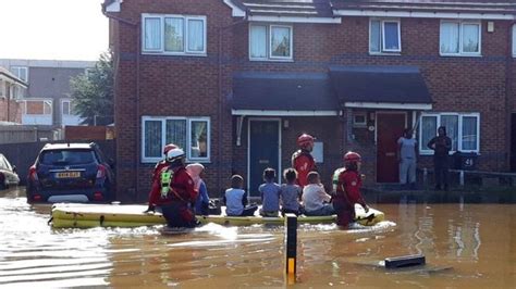 Huge mains burst shows just why FloodSax sandless sandbags are so vital