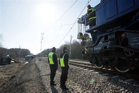 Trwa Przeszukiwanie Miejsca Katastrofy Kolejowej Wiadomo Ci