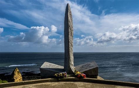 The Crater Riddled Cliffs Of Pointe Du Hoc Normandy Amusing Dunia