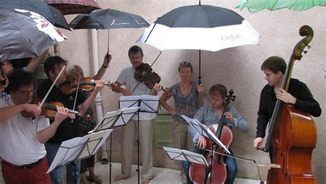 Thézan les Béziers l ouverture du festival a été pluvieuse mais