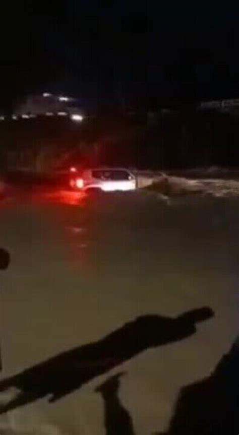 Carro Fica Ilhado Durante Temporal Em Barra Mansa Veja V Deo Sul Do