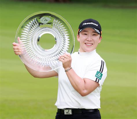 申ジエが全美貞との約1時間のプレーオフ制し優勝 永久シードまであと5勝 国内女子ゴルフ写真ニュース 日刊スポーツ