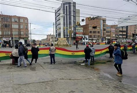 Gremiales Bloquean Avenidas De El Alto Exigiendo Renuncia De Director