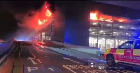 Un Gran Incendio En Aeropuerto De Londres Obliga A Suspender Todos Los