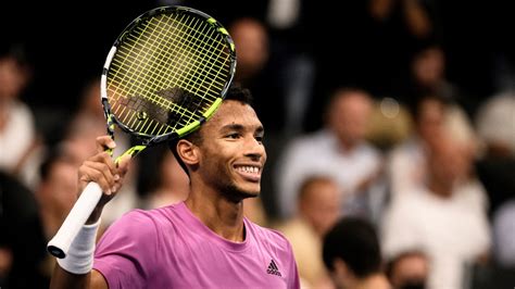 Atp Félix Auger Aliassime A Battu Le No 1 Mondial Carlos Alcaraz Pour