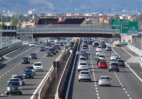 Incidente Sull A Tra Orvieto E Fabro Tir Contro Auto Causa Due Morti