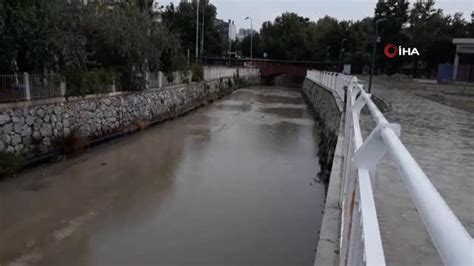 Bursa haberi Mudanya da sağanak yağış denizin rengini değiştirdi