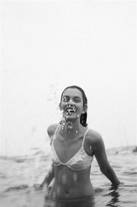 Zoe Barnard Nude Sexy Photos TheFappening