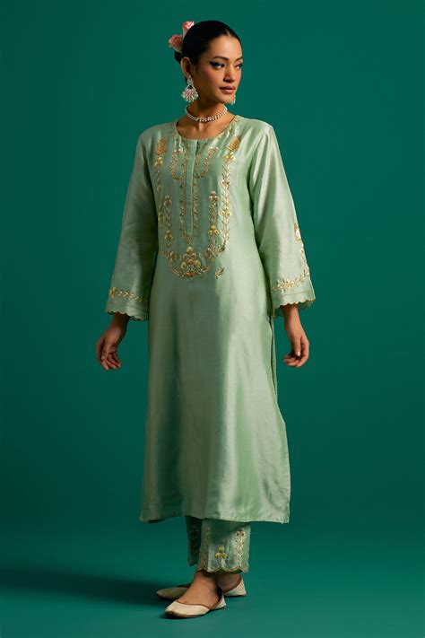 Buy Green Silk Chanderi Embroidered Floral Round Thread Placement Kurta