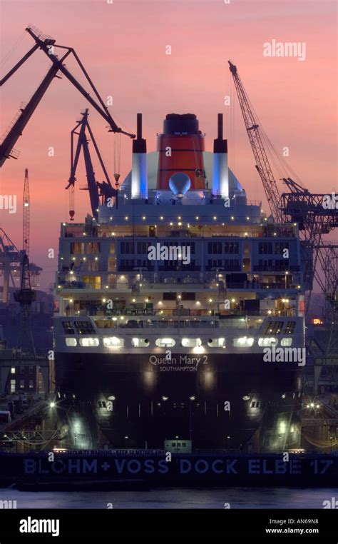 Queen Mary 2 Interior High Resolution Stock Photography And Images Alamy