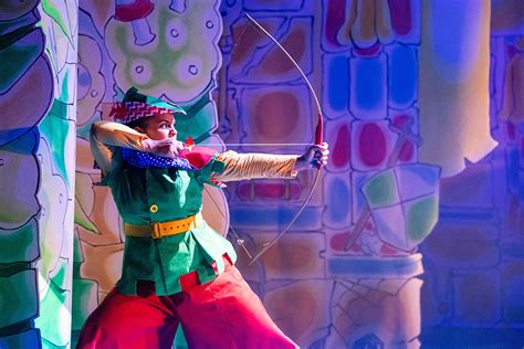 Robin Hood pantomime at Oldham Coliseum: Review – Quays Life