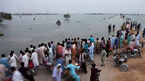 Fully Filled Lake Manchar Poses More Flooding Threat For Surrounding Areas