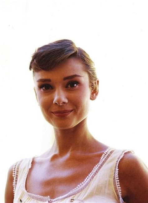 Pin By Tara Afzali On Beauties Audrey Hepburn Photos Audrey Hepburn