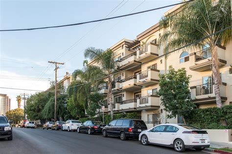 What It's Like Living In Brentwood, Los Angeles | Neighborhoods.com ...