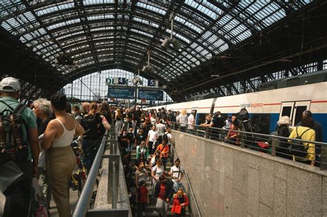 Deutsche Bahn In Nrw Riesen Chaos Knotenpunkt Lahmgelegt