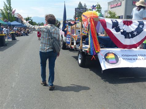 2023 Boatnik Parade Photos Josephine County Democrats