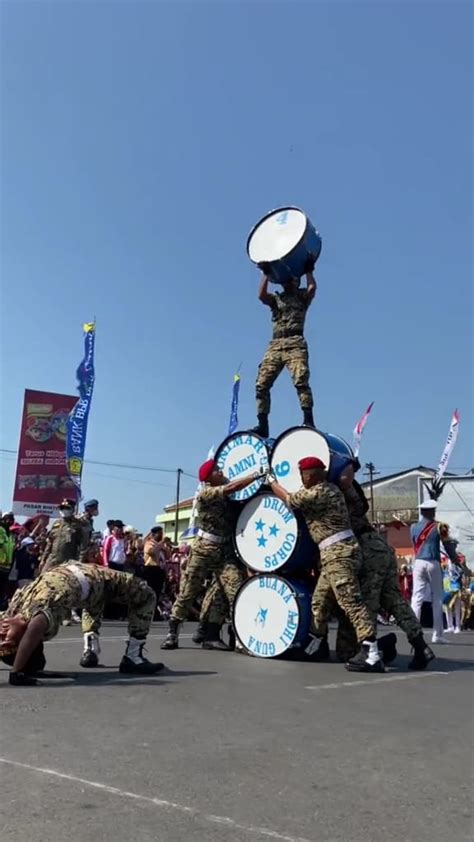 Penampilan Menawan Marching Band Amni Semarang Di Karnaval Hut Ri Ke