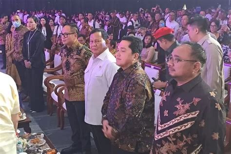 Hadiri Natal Bersama Kementerian Bumn Di Jcc Senayan Prabowo Ditemani