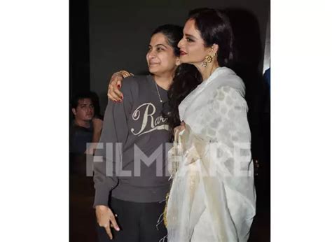 Rekha and Sridevi watch Khoobsurat | Filmfare.com