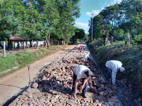 AVANZAN LOS TRABAJOS DE REPARACIÓN Y TERMINACIÓN DEL EMPEDRADO EN LA