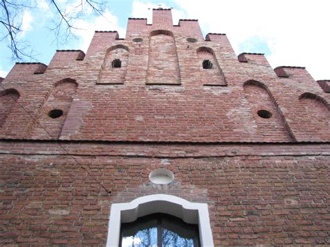 Nightlife: Best Local Bars & Nightclubs in