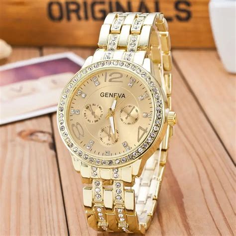 2017 New Famous Brand Gold Crystal Geneva Casual Quartz Watch Women Stainless Steel Dress